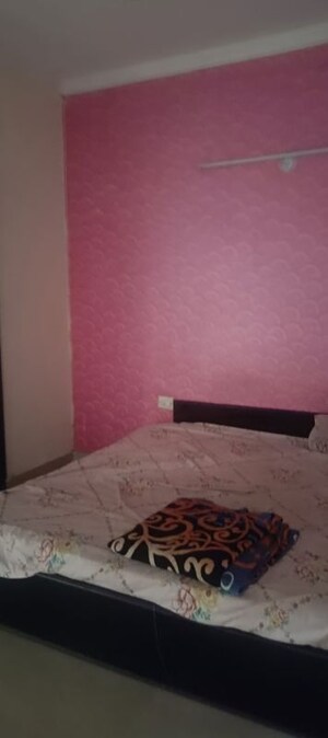 Room in 3 BHK Apartment at Amrapali Silicon City, Sector 76 – for Rent