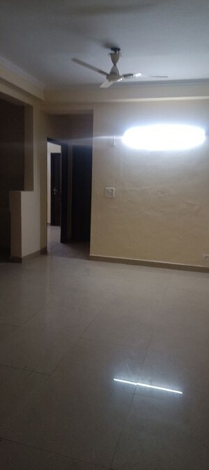 Room in 3 BHK Apartment at Amrapali Silicon City, Sector 76 – for Rent