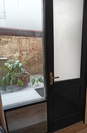 Furnished Amenities in 2 BHK Builder Floor at Sector 33 – for Rent