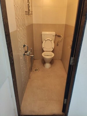 Bathroom in 2 BHK Builder Floor at Kamgar Putala Vasahat – for Rent