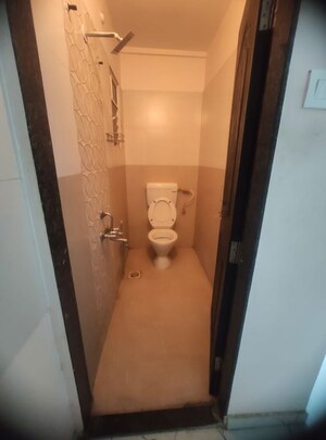 Bathroom in 2 BHK Builder Floor at Kamgar Putala Vasahat – for Rent