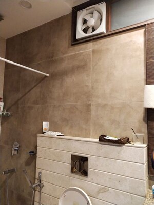 Furnished Amenities in 3 BHK Builder Floor at South City 1 – for Rent
