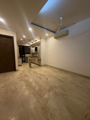 Room in 3 BHK Builder Floor at South City 1 – for Rent
