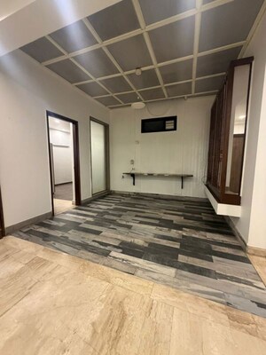 Room in 3 BHK Builder Floor at South City 1 – for Rent