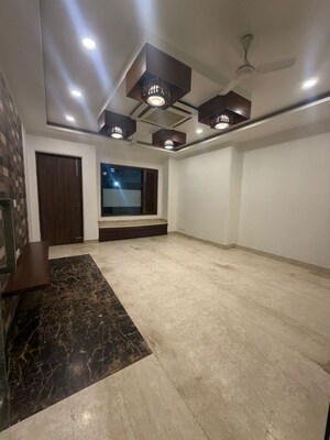 Bedroom in 3 BHK Builder Floor at South City 1 – for Rent