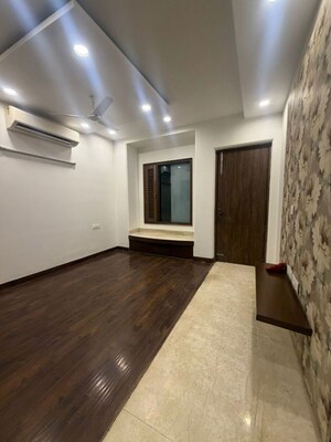 Room in 3 BHK Builder Floor at South City 1 – for Rent