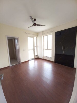 Room in 2.5 BHK Apartment at Imperia Esfera, Sector 37c – for Rent