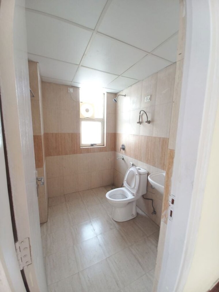 Bathroom, imperia-esfera 2.5 Bedroom 1578 Sq.Ft. Apartment In Sector 37c Gurgaon 10400415