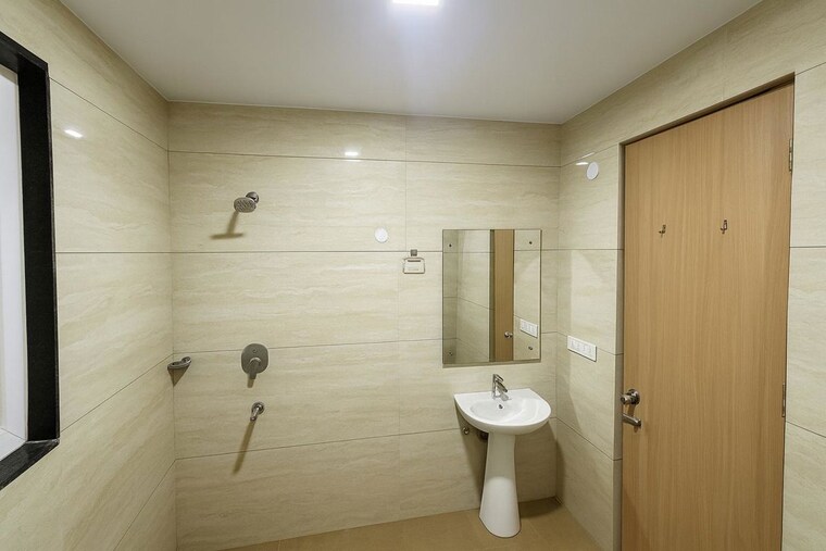 Bathroom, pioneer-park-araya 4 Bedroom 4690 Sq.Ft. Apartment In Sector 61 Gurgaon 10400446