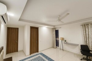 Room in 4 BHK Apartment at Pioneer Park Araya, Sector 61 – for Sale