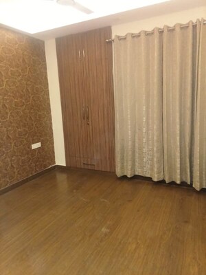 Room in 4 BHK Apartment at Sahara Grace, Sector 54 – for Sale