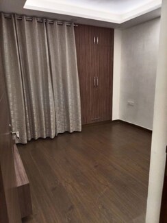 4 BHK + Servant Room Apartment For Sale in Sahara Grace