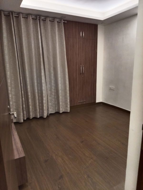 4 BHK + Servant Room Apartment For Sale in Sahara Grace