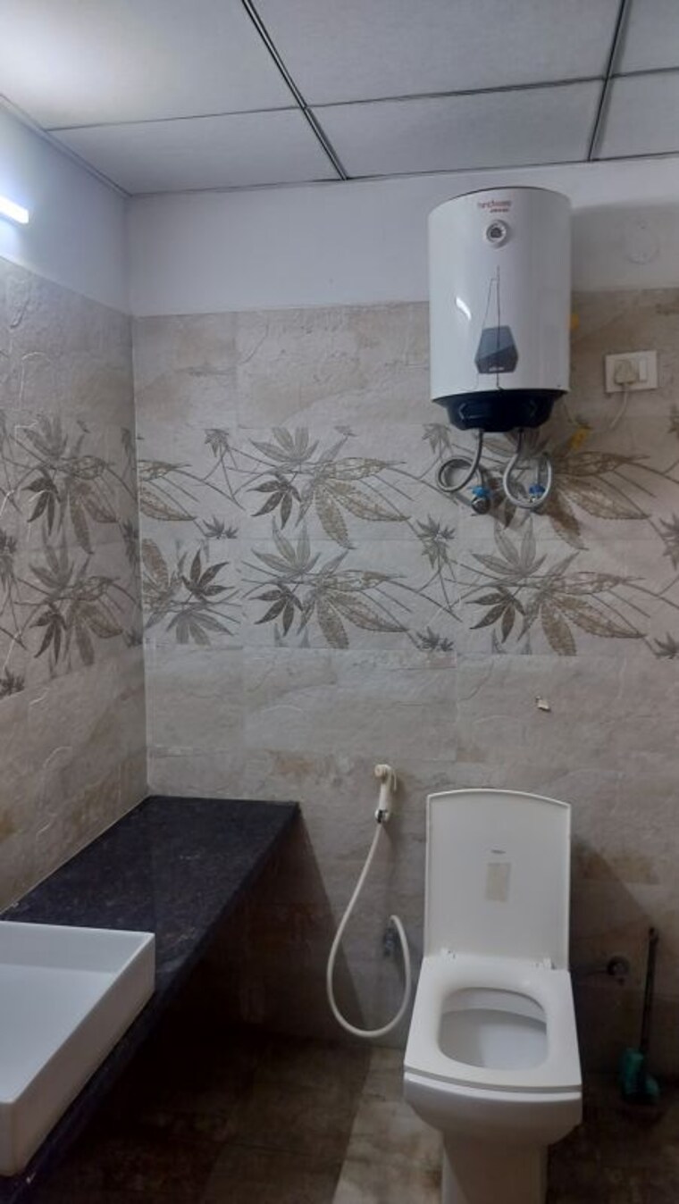 Bathroom, paramount-golf-forest-studio-apartments-oak-tower 1 RK 435 Sq.Ft. Apartment In Zeta I Greater Noida Greater Noida 10400459