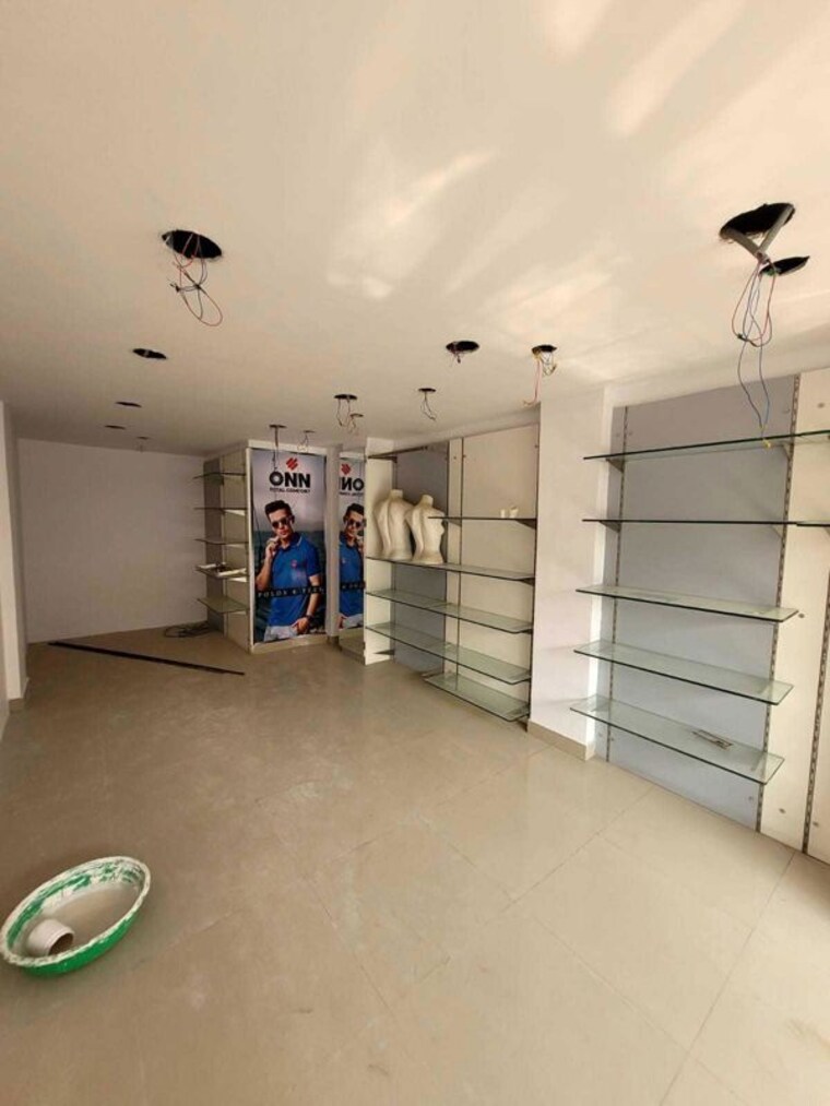 Room, regal-plaza-indira-nagar Commercial Shop 240 Sq.Ft. In Indira Nagar Lucknow 10400480
