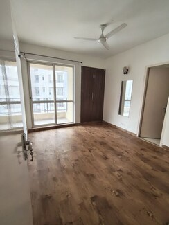 2 BHK +Apartment For Rent in Paramount Floraville