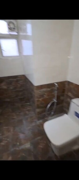 Bathroom in 5 BHK Apartment at Amrapali Platinum, Sector 119 – for Rent