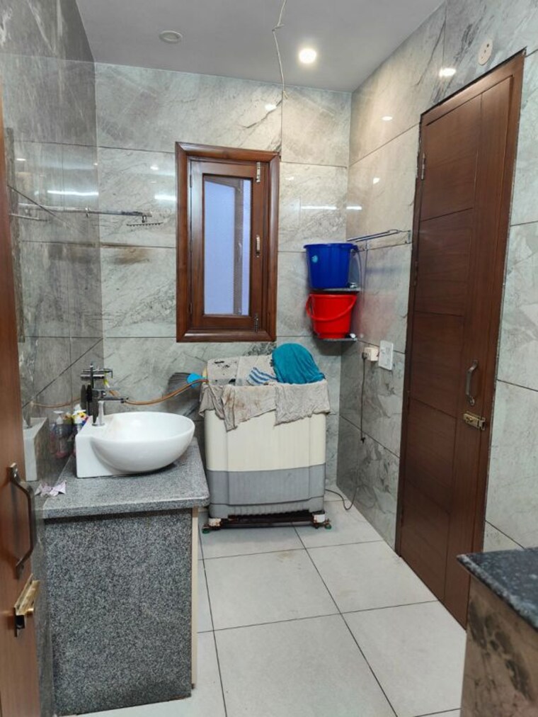 Bathroom, sector 9 3 Bedroom 350 Sq.Ft. Builder Floor In Sector 9 Gurgaon 10400504
