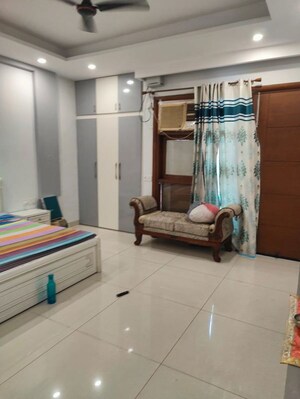 Living Room in 3 BHK Builder Floor at Sector 9 – for Rent