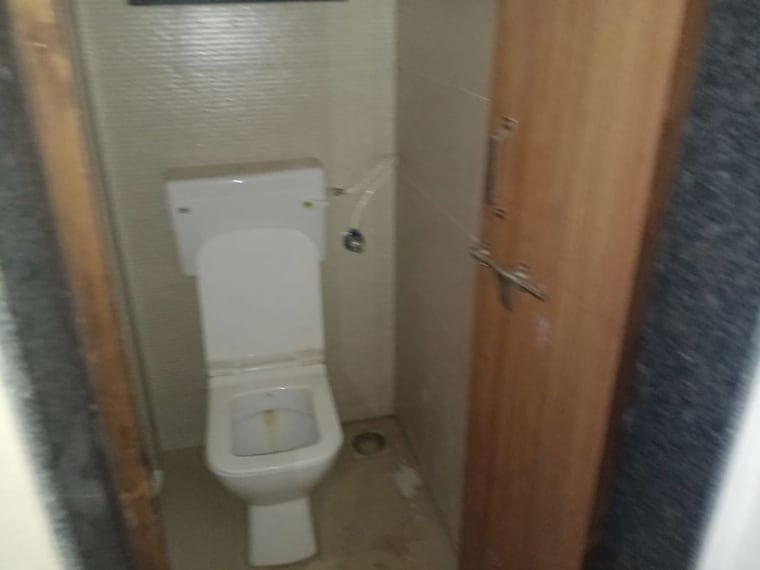 Bathroom, kamgar putala vasahat 1 Bedroom 430 Sq.Ft. Apartment In Kamgar Putala Vasahat Pune 10400528