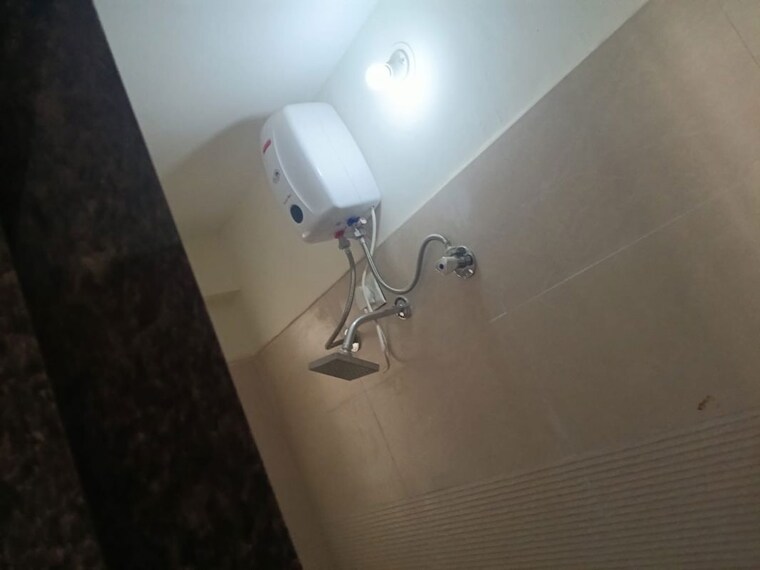 Bathroom, kamgar putala vasahat 1 Bedroom 430 Sq.Ft. Apartment In Kamgar Putala Vasahat Pune 10400528
