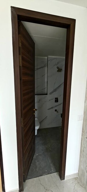 Bathroom in 3 BHK Apartment at Smart World Orchard, Sector 61 – for Rent