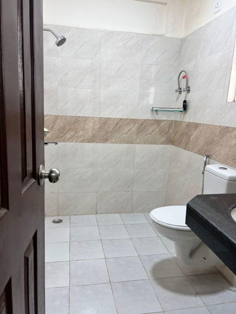 Bathroom, wave-floors 2.5 Bedroom 1284 Sq.Ft. Builder Floor In Mahurali Ghaziabad 10400570
