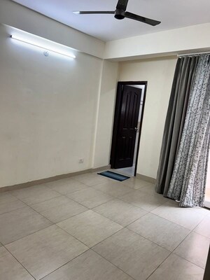 Room in 2.5 BHK Builder Floor at Wave Floors, Mahurali – for Rent