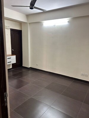 Room in 2.5 BHK Builder Floor at Wave Floors, Mahurali – for Rent