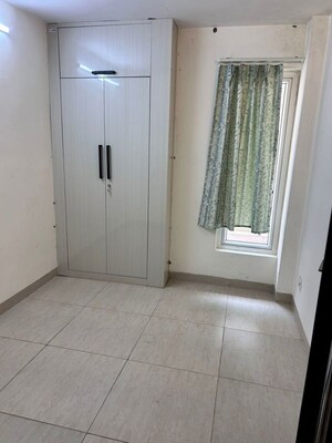 Room in 2.5 BHK Builder Floor at Wave Floors, Mahurali – for Rent