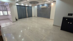 Room in 3 BHK Apartment at Parsvnath Exotica, Sector 53 – for Rent