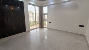Room in 3 BHK Apartment at Parsvnath Exotica, Sector 53 – for Rent