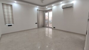 Room in 3 BHK Apartment at Parsvnath Exotica, Sector 53 – for Rent