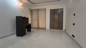 Room in 3 BHK Apartment at Parsvnath Exotica, Sector 53 – for Rent