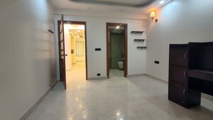 Room in 3 BHK Apartment at Parsvnath Exotica, Sector 53 – for Rent