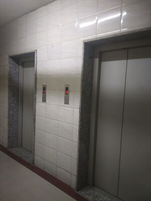 Lift in 2 BHK Apartment at Mahavir Plaza, Airoli – for Rent