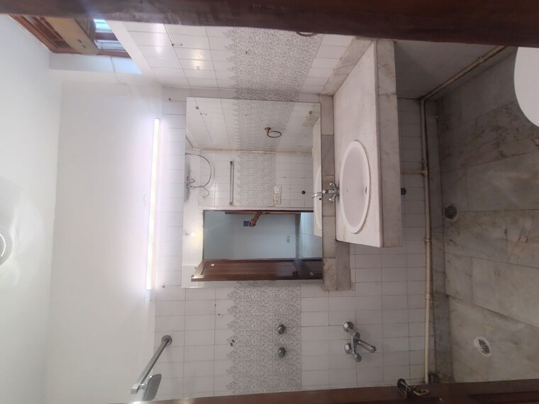 Bathroom, malviya nagar 3 Bedroom 2000 Sq.Ft. Builder Floor In Malviya Nagar Delhi 10400640