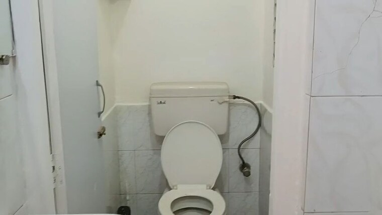 Bathroom, sion 1 Bedroom 550 Sq.Ft. Apartment In Sion Mumbai 10400652