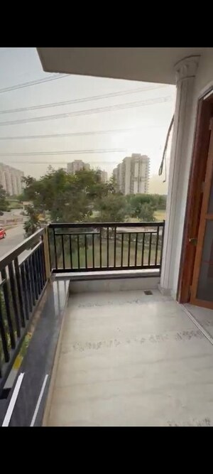 Balcony in 3 BHK Builder Floor at BPTP Amstoria, Sector 102 – for Rent