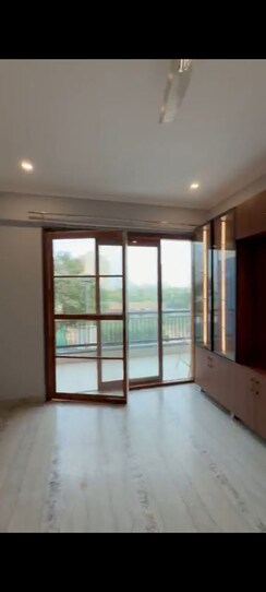 3 BHK + Servant Room Builder Floor For Rent in BPTP Amstoria