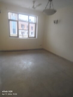 3 BHK + Servant Room Apartment For Rent in Pioneer Park Phase 1