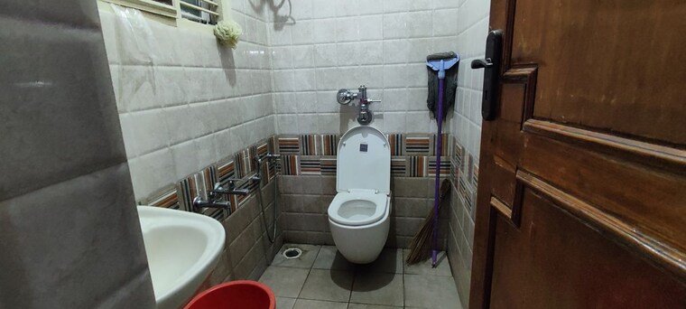 Bathroom, btm layout stage 2 3 Bedroom 1700 Sq.Ft. Independent House In Btm Layout Stage 2 Bangalore 10400694