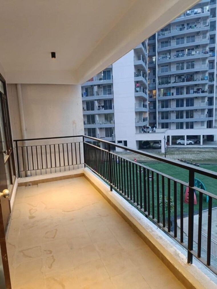 Balcony, pareena-express-heights 3 Bedroom 1800 Sq.Ft. Apartment In Sector 99 Gurgaon 10400724