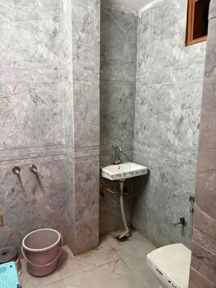 Bathroom, govindpuri 1 RK 350 Sq.Ft. Builder Floor In Govindpuri Delhi 10400768
