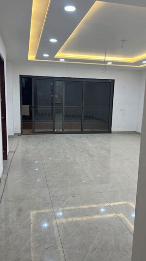 Room in 3 BHK Builder Floor at Whiteland Blissville, Sector 76 – for Sale