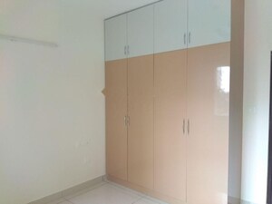 Room in 3.5 BHK Apartment at Lakeside Heights, Whitefield – for Rent