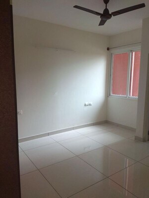 Room in 3.5 BHK Apartment at Lakeside Heights, Whitefield – for Rent