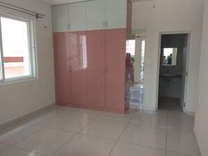 Room in 3.5 BHK Apartment at Lakeside Heights, Whitefield – for Rent