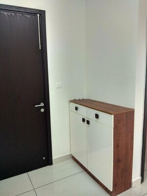 Room in 3.5 BHK Apartment at Lakeside Heights, Whitefield – for Rent