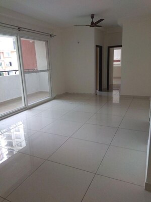 Room in 3.5 BHK Apartment at Lakeside Heights, Whitefield – for Rent